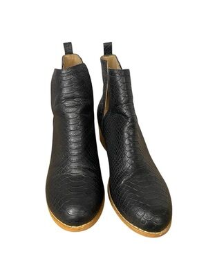 Women's Black Croc-Embossed Chelsea Booties